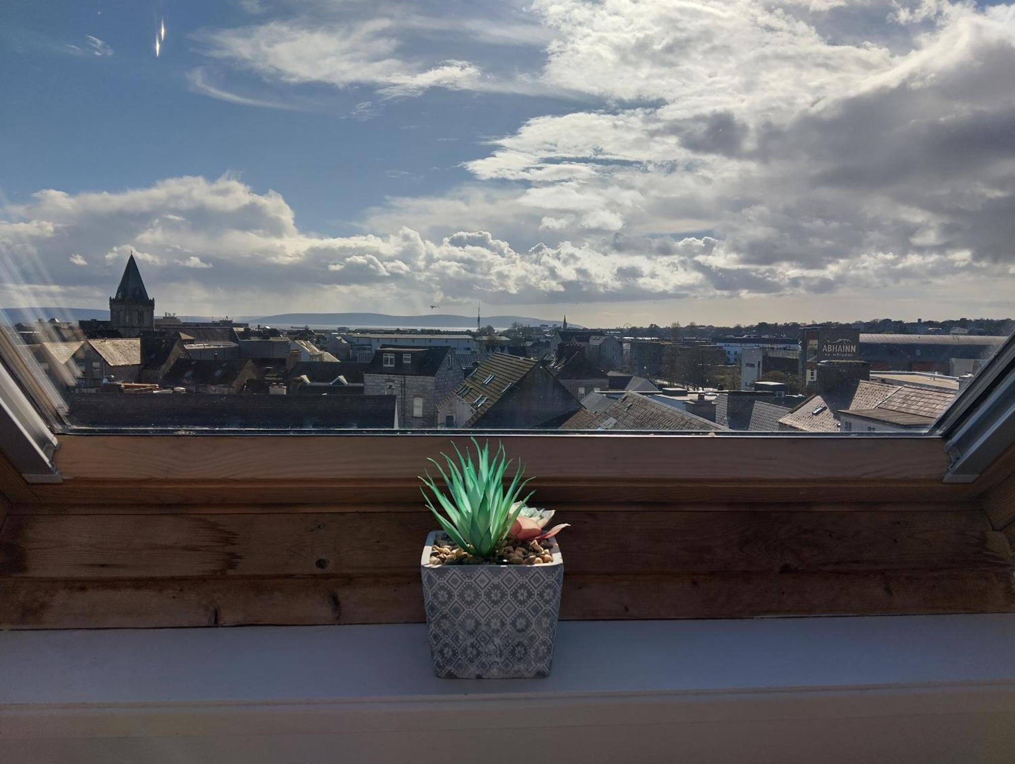 Heart Of City Centre Stunning View Galway Exterior foto